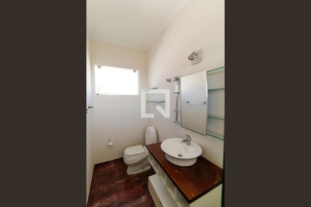 Casa à venda com 380m², 3 quartos e 8 vagasBanheiro da Suíte 02