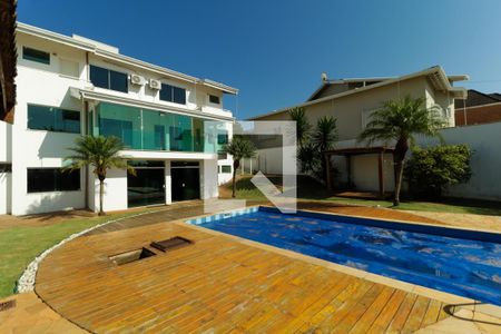 Casa à venda com 380m², 3 quartos e 8 vagasQuintal
