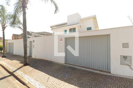 Casa à venda com 380m², 3 quartos e 8 vagasFachada