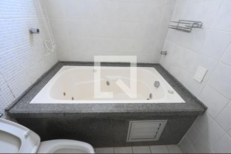 Apartamento à venda com 80m², 3 quartos e 1 vaga Apartamento à venda com 80m², 3 quartos e 1 vagaBanheiro