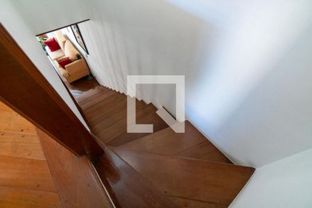 Casa à venda com 147m², 3 quartos e 2 vagasEscada