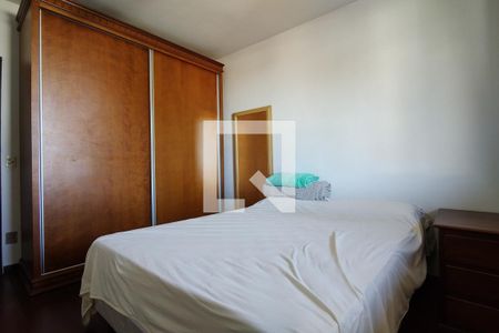 Casa à venda com 325m², 3 quartos e 2 vagas Casa à venda com 325m², 3 quartos e 2 vagasQuarto 2