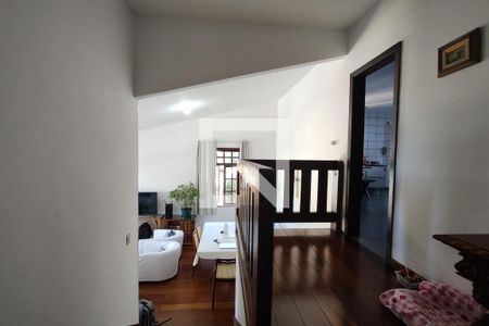 Casa à venda com 325m², 3 quartos e 2 vagas Casa à venda com 325m², 3 quartos e 2 vagasHall