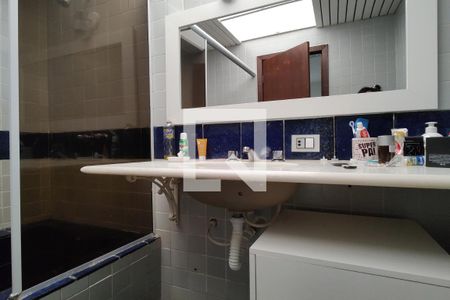 Casa à venda com 325m², 3 quartos e 2 vagas Casa à venda com 325m², 3 quartos e 2 vagasBanheiro Social