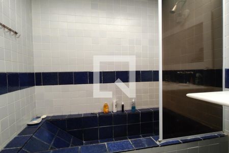 Casa à venda com 325m², 3 quartos e 2 vagas Casa à venda com 325m², 3 quartos e 2 vagasBanheiro Social