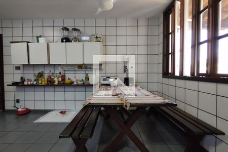 Casa à venda com 325m², 3 quartos e 2 vagas Casa à venda com 325m², 3 quartos e 2 vagasCozinha