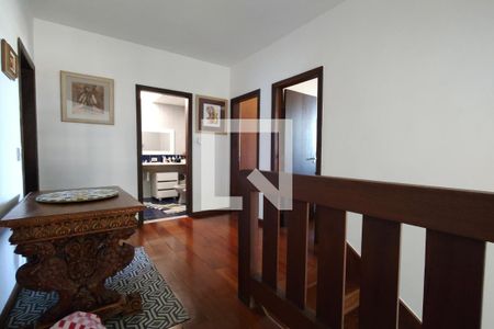 Casa à venda com 325m², 3 quartos e 2 vagas Casa à venda com 325m², 3 quartos e 2 vagasHall