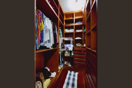 Casa à venda com 325m², 3 quartos e 2 vagas Casa à venda com 325m², 3 quartos e 2 vagasCloset da suíte