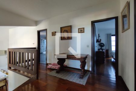 Casa à venda com 325m², 3 quartos e 2 vagas Casa à venda com 325m², 3 quartos e 2 vagashall