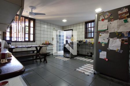 Casa à venda com 325m², 3 quartos e 2 vagas Casa à venda com 325m², 3 quartos e 2 vagasCozinha