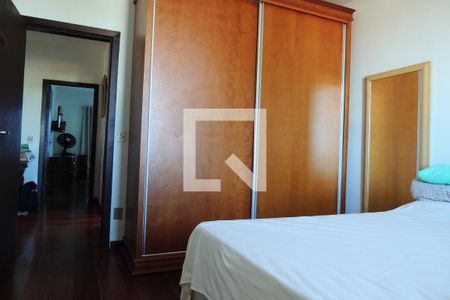 Casa à venda com 325m², 3 quartos e 2 vagasQuarto 2