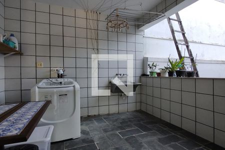 Casa à venda com 325m², 3 quartos e 2 vagas Casa à venda com 325m², 3 quartos e 2 vagasÁrea de Serviço