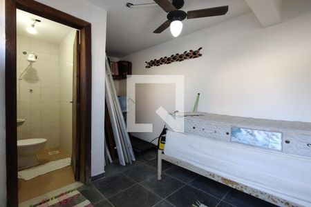 Casa à venda com 325m², 3 quartos e 2 vagas Casa à venda com 325m², 3 quartos e 2 vagasQuarto de Serviço