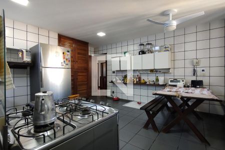 Casa à venda com 325m², 3 quartos e 2 vagas Casa à venda com 325m², 3 quartos e 2 vagasCozinha