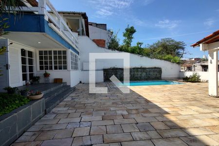 Casa à venda com 325m², 3 quartos e 2 vagas Casa à venda com 325m², 3 quartos e 2 vagasQuintal