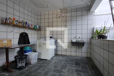 Casa à venda com 325m², 3 quartos e 2 vagas Casa à venda com 325m², 3 quartos e 2 vagasÁrea de Serviço