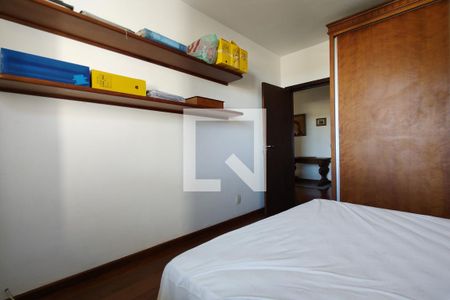 Casa à venda com 325m², 3 quartos e 2 vagas Casa à venda com 325m², 3 quartos e 2 vagasQuarto 2