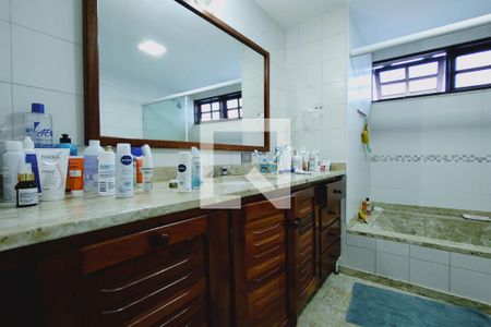 Casa à venda com 325m², 3 quartos e 2 vagas Casa à venda com 325m², 3 quartos e 2 vagasBanheiro da Suíte 1