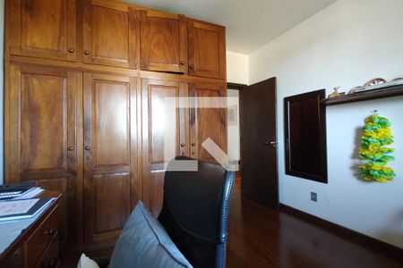 Casa à venda com 325m², 3 quartos e 2 vagas Casa à venda com 325m², 3 quartos e 2 vagasQuarto 3