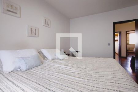 Casa à venda com 325m², 3 quartos e 2 vagas Casa à venda com 325m², 3 quartos e 2 vagasQuarto Suíte