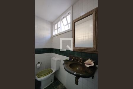 Casa à venda com 325m², 3 quartos e 2 vagas Casa à venda com 325m², 3 quartos e 2 vagasLavabo