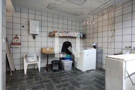 Casa à venda com 325m², 3 quartos e 2 vagas Casa à venda com 325m², 3 quartos e 2 vagasÁrea de Serviço