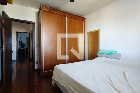 Casa à venda com 325m², 3 quartos e 2 vagas Casa à venda com 325m², 3 quartos e 2 vagasQuarto 2