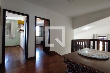 Casa à venda com 325m², 3 quartos e 2 vagas Casa à venda com 325m², 3 quartos e 2 vagasHall