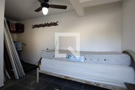 Casa à venda com 325m², 3 quartos e 2 vagas Casa à venda com 325m², 3 quartos e 2 vagasQuarto de Serviço