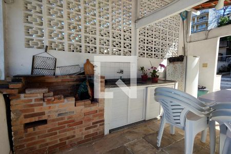 Casa à venda com 325m², 3 quartos e 2 vagas Casa à venda com 325m², 3 quartos e 2 vagasChurrasqueira