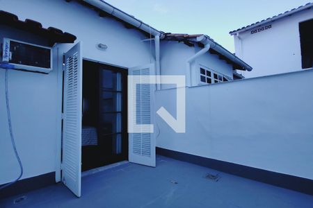 Casa à venda com 325m², 3 quartos e 2 vagas Casa à venda com 325m², 3 quartos e 2 vagasJardim de Inverno