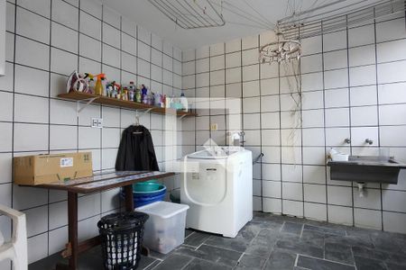 Casa à venda com 325m², 3 quartos e 2 vagas Casa à venda com 325m², 3 quartos e 2 vagasÁrea de Serviço