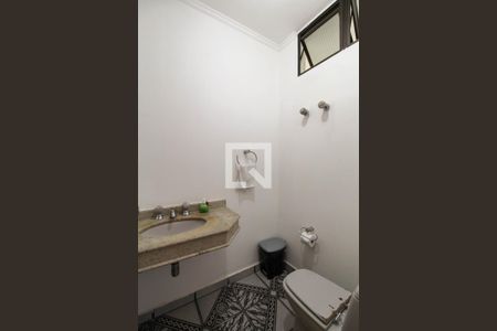 Casa à venda com 354m², 3 quartos e 2 vagas Casa à venda com 354m², 3 quartos e 2 vagasBanheiro de serviço