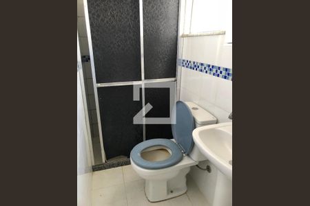 Banheiro de kitnet/studio para alugar com 1 quarto, 35m² em Jardim Carioca, Rio de Janeiro