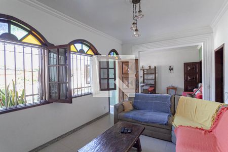 Sala 1 de casa à venda com 5 quartos, 200m² em Itapoã, Belo Horizonte