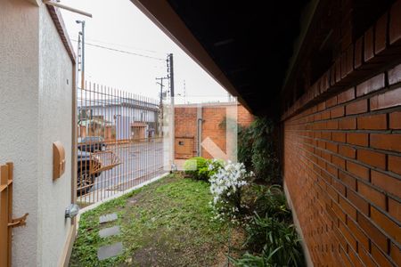 Casa à venda com 293m², 2 quartos e 2 vagas Casa à venda com 293m², 2 quartos e 2 vagasQuintal