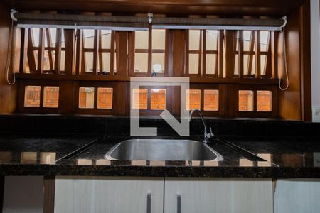 Casa à venda com 293m², 2 quartos e 2 vagas Casa à venda com 293m², 2 quartos e 2 vagasCozinha e Área de Serviço