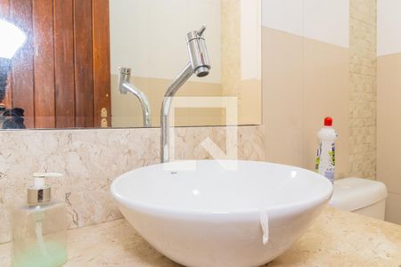 Casa à venda com 293m², 2 quartos e 2 vagas Casa à venda com 293m², 2 quartos e 2 vagasLavabo 2