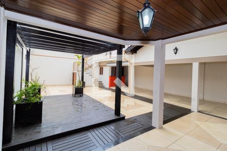 Casa à venda com 293m², 2 quartos e 2 vagas Casa à venda com 293m², 2 quartos e 2 vagasQuintal