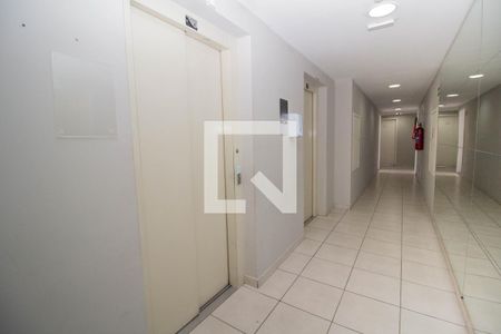 Apartamento para alugar com 50m², 2 quartos e 1 vaga Apartamento para alugar com 50m², 2 quartos e 1 vagaHall social - Elevadores