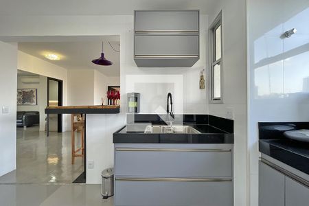 Apartamento à venda com 105m², 3 quartos e 2 vagas Apartamento à venda com 105m², 3 quartos e 2 vagasCozinha