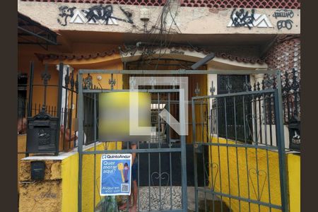 Casa para alugar com 90m², 3 quartos e 1 vaga Casa para alugar com 90m², 3 quartos e 1 vagaFachada