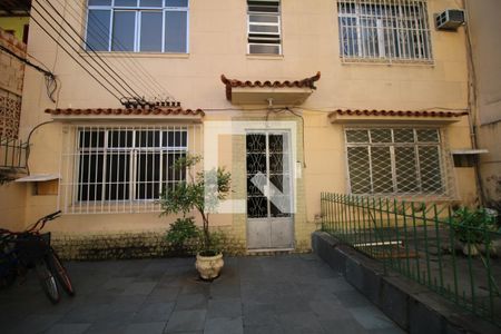 Apartamento para alugar com 65m², 2 quartos e sem vagaEntrada
