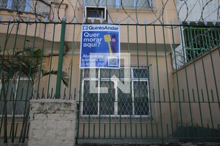 Apartamento para alugar com 65m², 2 quartos e sem vagaFachada
