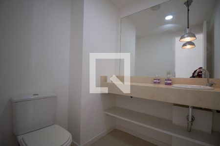 Lavabo de apartamento para alugar com 2 quartos, 80m² em Barra da Tijuca, Rio de Janeiro