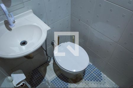 Casa à venda com 300m², 4 quartos e 6 vagasBanheiro de Serviço 