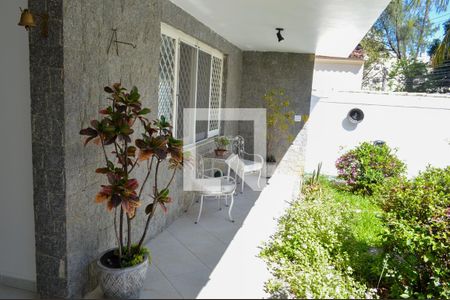Casa à venda com 300m², 4 quartos e 6 vagasVaranda 