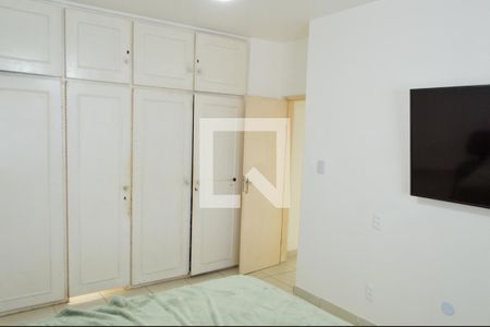 Casa à venda com 300m², 4 quartos e 6 vagasSuite