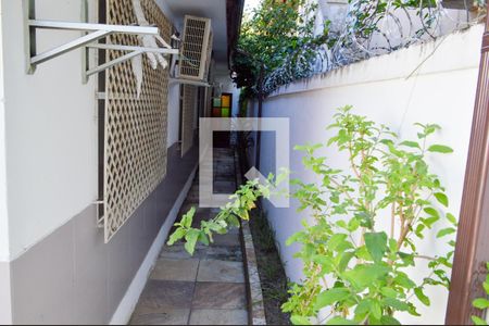 Casa à venda com 300m², 4 quartos e 6 vagasCorredor 2