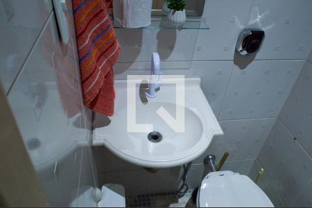 Casa à venda com 300m², 4 quartos e 6 vagasBanheiro de Serviço 